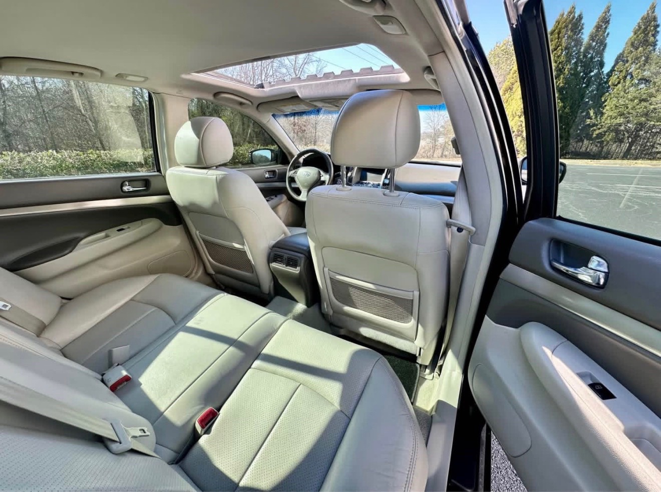 2015 Infiniti Q40 · Sedan 4D 